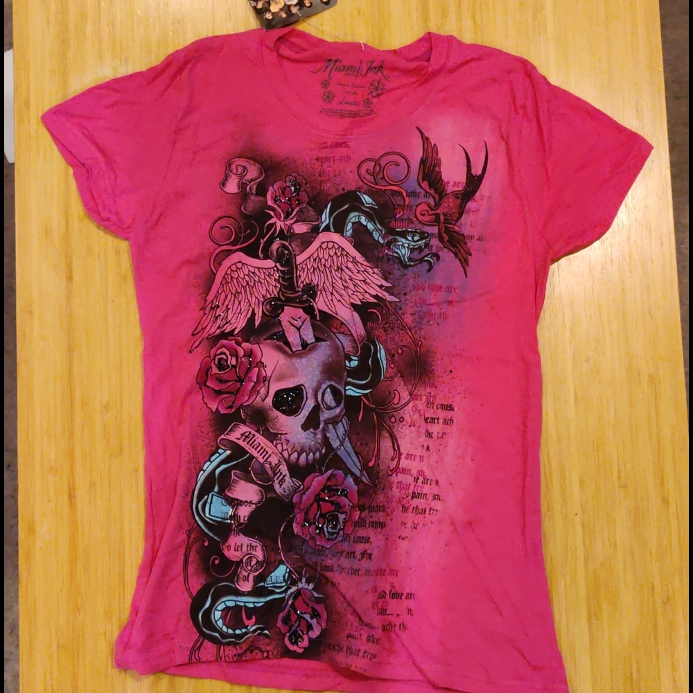 🆑4/$25  Fitted short sleeve women Tshirt